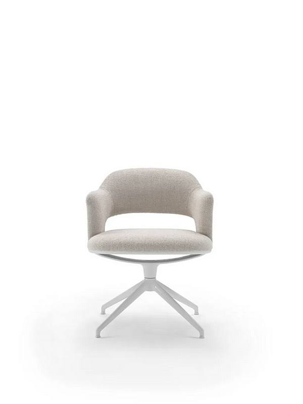Кресло с обитой спинкой из ткани FLEXFORM ALMA на четырех спицах 29812 фабрика FLEXFORM из Италии. Фото №2
