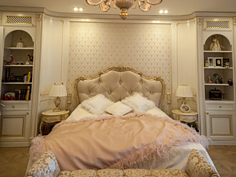 Спальный комплект из массива дерева ROMANZA Martini Interiors Спальный комплект из массива дерева ROMANZA Martini Interiors фабрика MARTINI INTERIORS из Италии