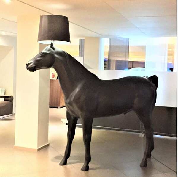 Напольная лампа MOOOI Horse фабрика MOOOI из Италии. Фото №3