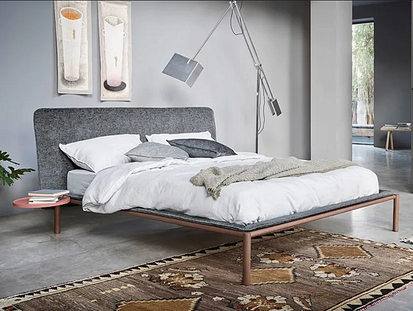 Двуспальная кровать с обитой спинкой из ткани NOVAMOBILI Rain  фабрика NOVAMOBILI из Италии. Фото №1