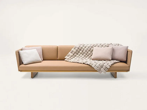 Диван на три места с мягкой спинкой из ткани PAOLA LENTI Sabi B39B фабрика PAOLA LENTI из Италии. Фото №4