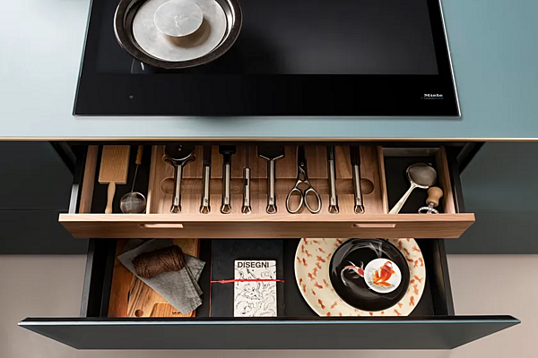 Стеклянная встроенная кухня VALCUCINE Vitrum фабрика VALCUCINE из Италии. Фото №4