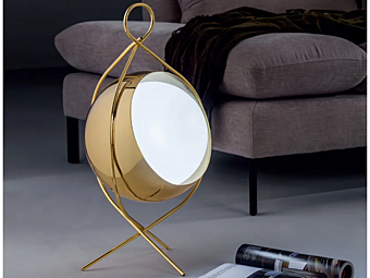 Напольная лампа из ПММА и железа Nobody Euroluce Lampadari