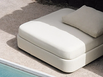 Квадратный садовый пуф из ткани PAOLA LENTI Cove B25M