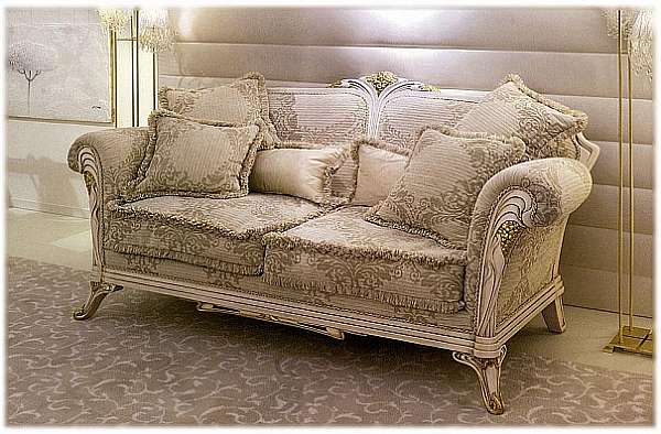 Итальянский классический диван MEDEA 562 1  фабрика MEDEA из Италии. Фото №1