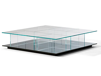 Кофейный столик квадратной формы из стекла CASSINA Mex Кофейный столик квадратной формы из стекла CASSINA Mex фабрика CASSINA из Италии