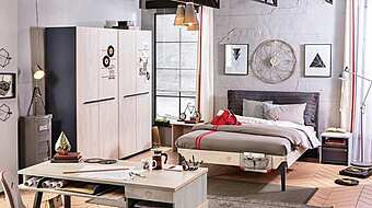 Комплект мебели для детской Trio, кровать 120*200 см, матрас, письменный стол, надстройка, стул, комплект постельных принадлежностей Комплект мебели для детской Trio, кровать 120*200 см, матрас, письменный стол, надстройка, стул, комплект постельных принадлежностей фабрика Cilek из Италии