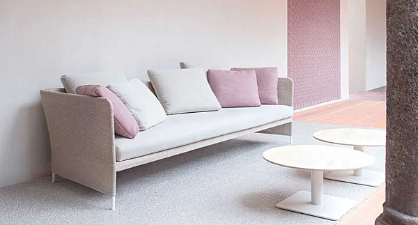 Диван с обитой спинкой на три места из ткани PAOLA LENTI Teatime B56C фабрика PAOLA LENTI из Италии. Фото №2