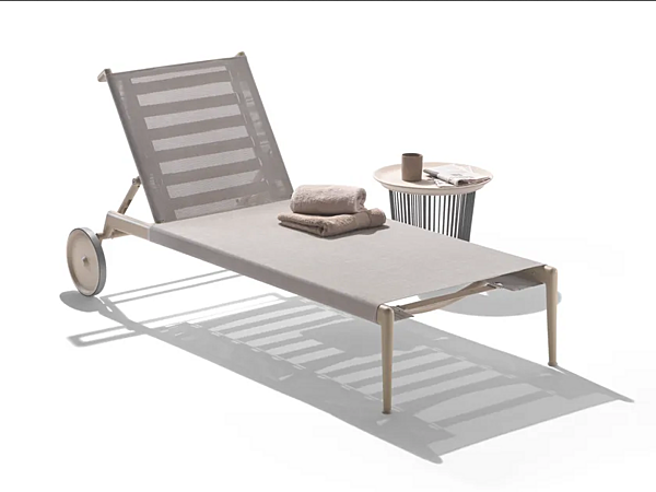 Шезлонг с обитой спинкой из материала Batyline FLEXFORM Atlante Light 2A4G9 фабрика FLEXFORM из Италии. Фото №1