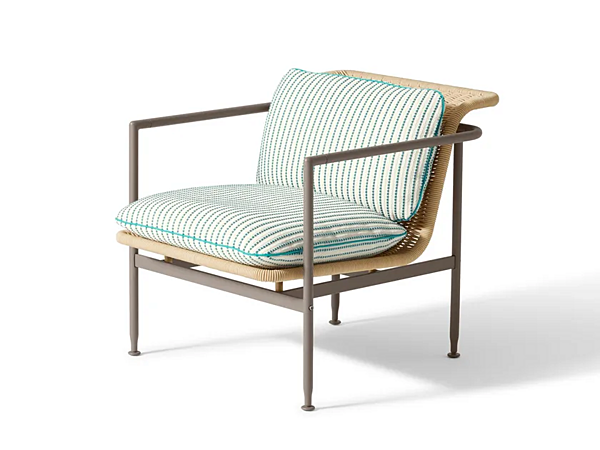 Кресло с подлокотниками из ткани для сада CASSINA Esosoft фабрика CASSINA из Италии. Фото №1