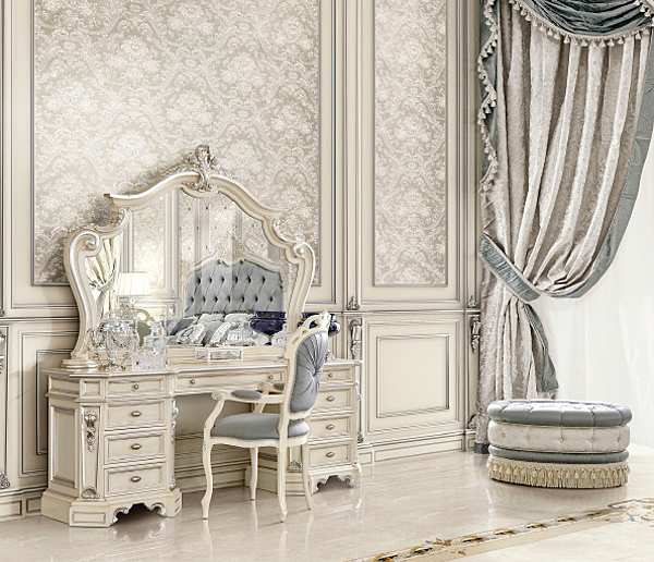 Большая классическая спальня с серебристой отделкой цвета слоновой кости и серой тканевой обивкой фабрика MODENESE GASTONE из Италии. Фото №4
